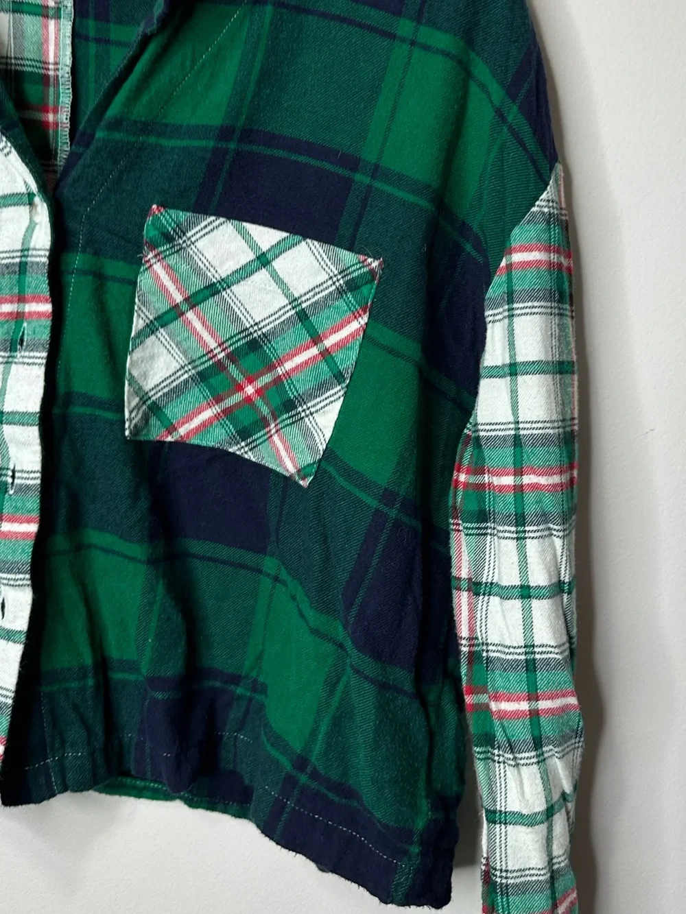 American Eagle Outfitters Lounge  Green Plaid‎ Cropped Button-Up Shirt XS